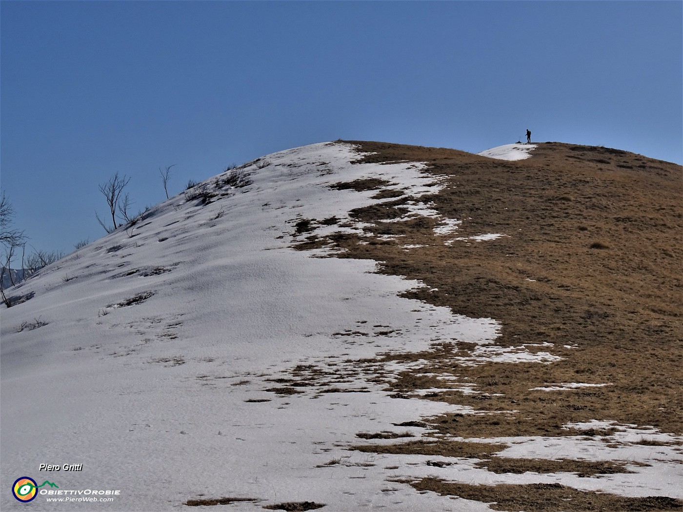 16 Raffaele sale al Monte Il collino (1862 m).JPG